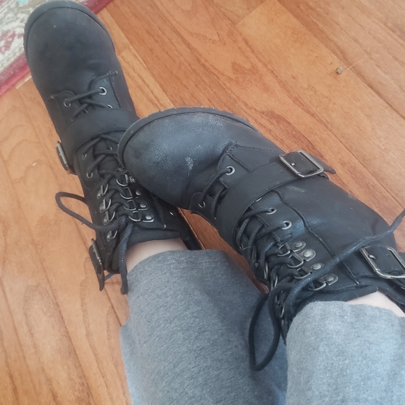 Famous Footwear Boot Heels - Picture 2 of 2